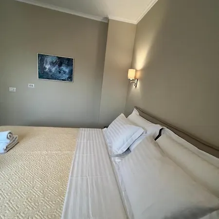 Grand New Bazaar * Tiran